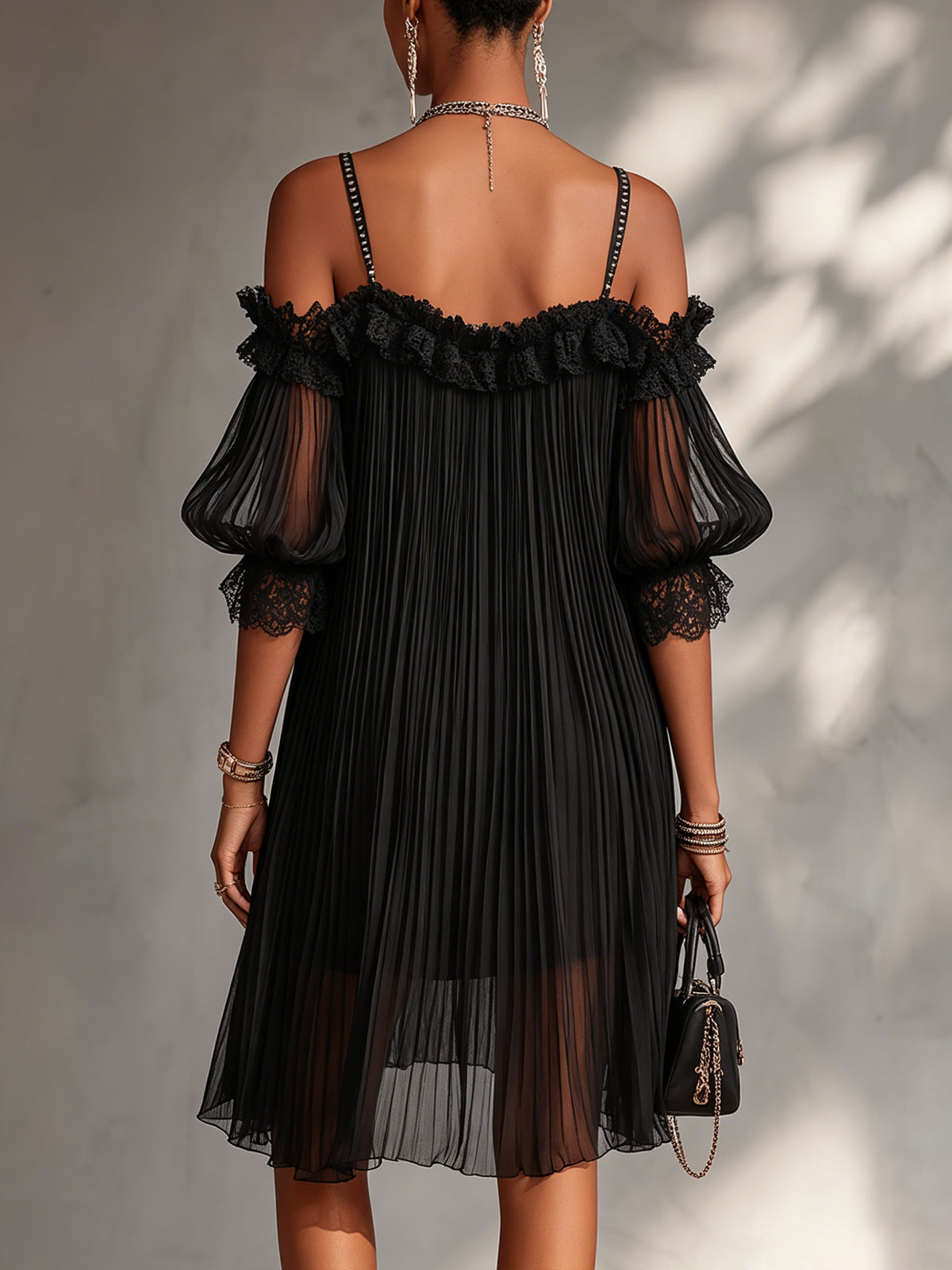 Elyra - Miniabito in chiffon senza spalle con pizzo