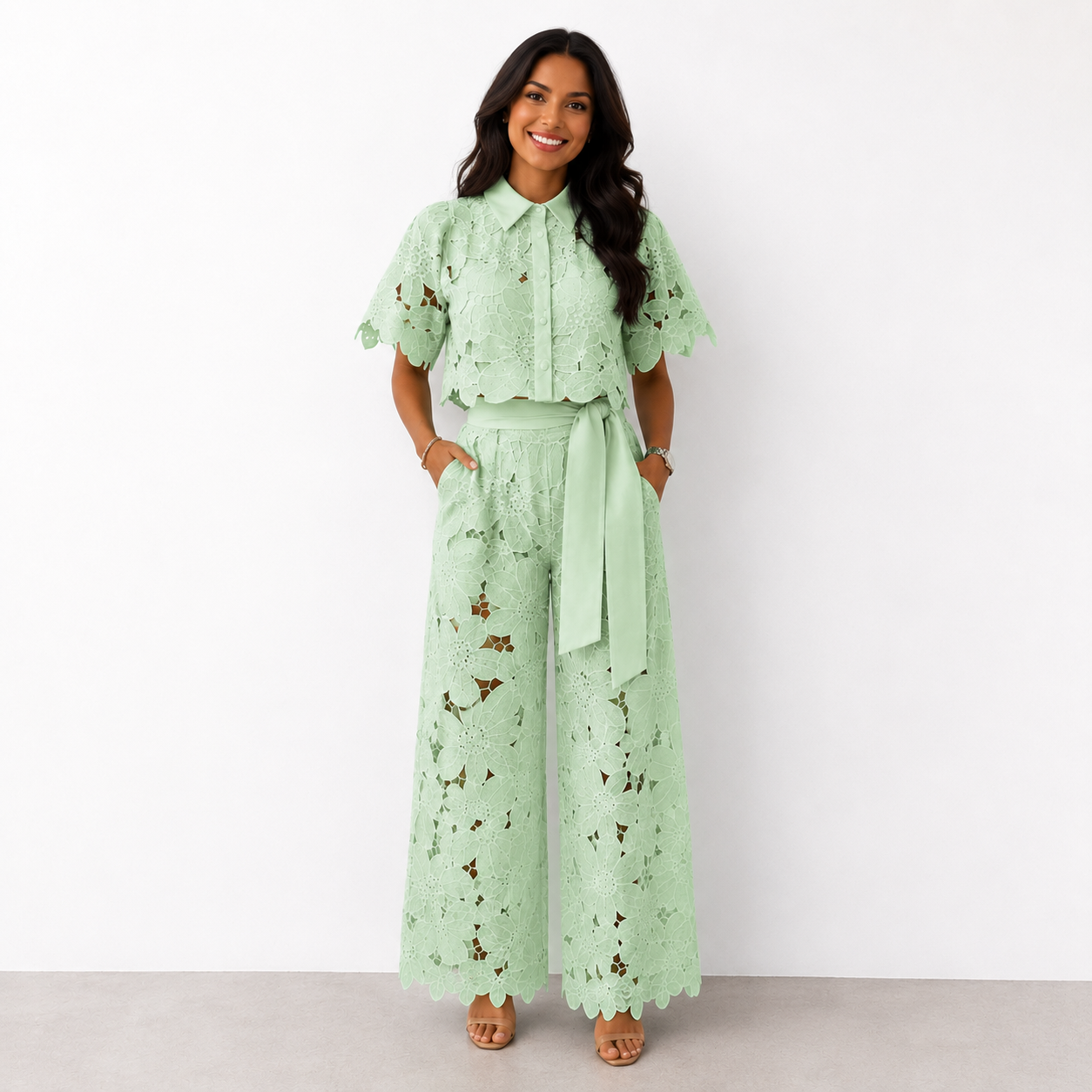 Cynthia - Blusa in pizzo e pantaloni