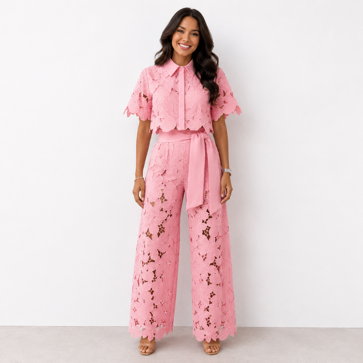 Cynthia - Blusa in pizzo e pantaloni