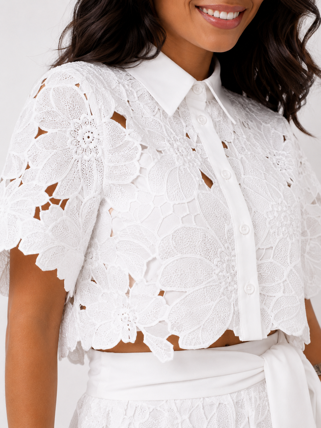 Cynthia - Blusa in pizzo e pantaloni
