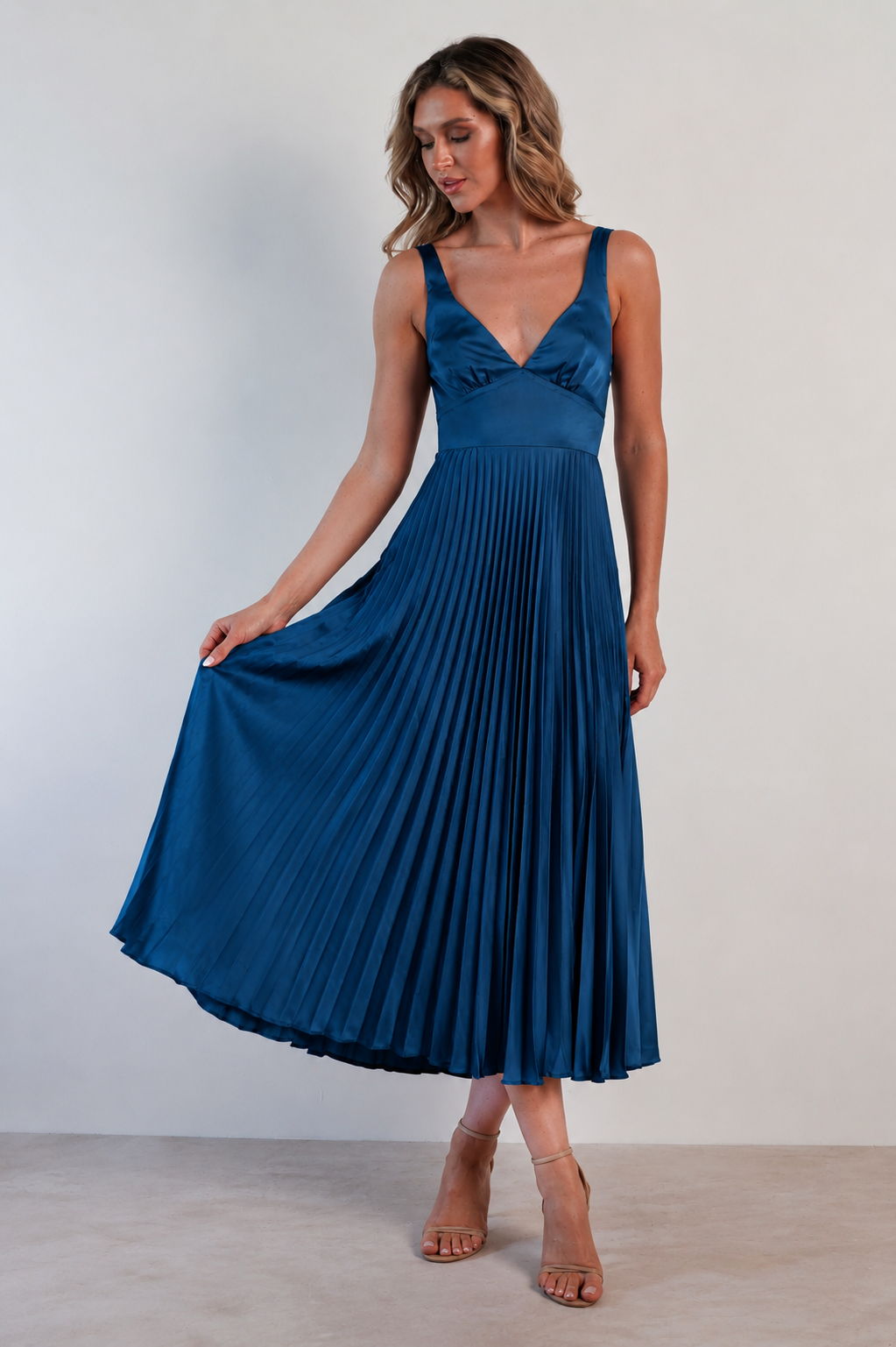 Veloria - Abito Maxy Plissettato Fluttuante